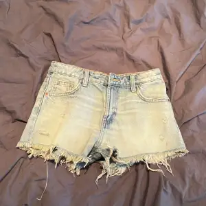 Zara shorts, aldrig använda förutom på bilden, köptes utomlands, köptes för 300kr