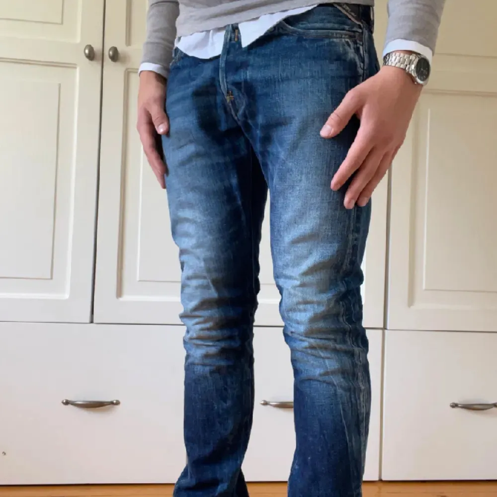 Säljer dessa riktigt feta replay jeans | skick 9/10 inga defekter | nypris - 1700kr | mitt pris - 449kr | kom i dm med frågor och funderingar | pris kan diskuteras. Jeans & Byxor.