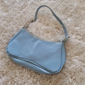 Blå väska  - Blå väska i fint skick 