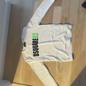 Dsquared tröja - Fint skick, använder it längre.