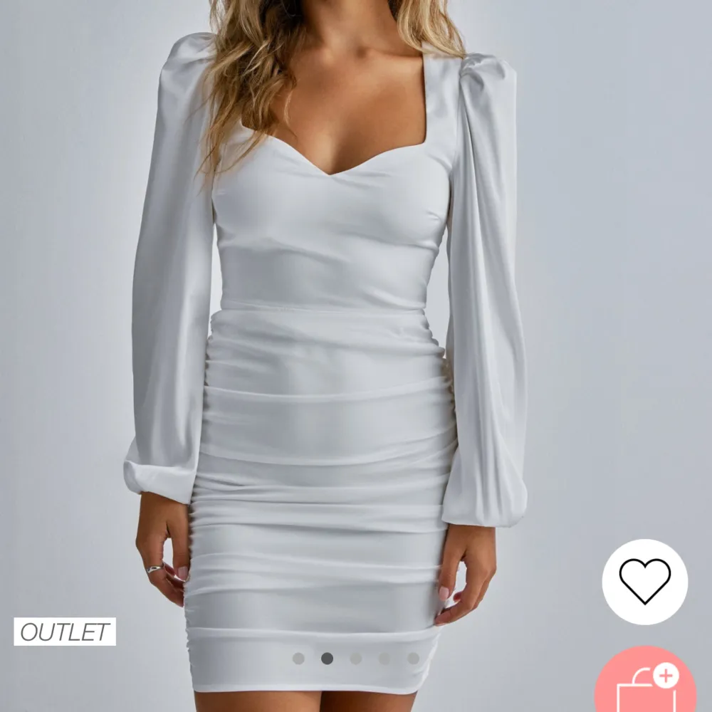 Säljer denna vita klänning i satin, från Nelly. Helt oanvänd och lappen sitter kvar. Nypris är 599 kr, mitt pris kan diskuteras . Klänningar.