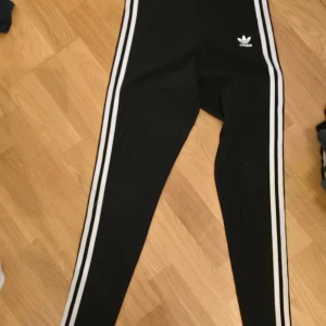 Träningsbyxor - Använda få gånger, säljer alla 