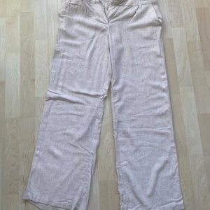 Linnebyxor från NLY Trend - Är stl 36 men passar snarare som stl 38 då midjan är stor.