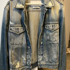 Vintage style Calvin Klein jeans jacka, i storlek small     Passade bra på mig och är ungefär.  178 cm 65kilo som referens punkt. 