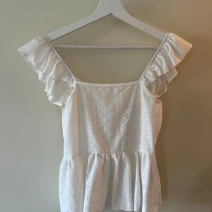  Sommar topp 🌸! -  Helt oanvänd jättefin vi kan alltid diskutera pris 🤍🍉