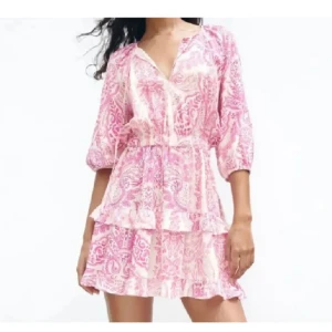 Zara klänning - Intressekoll på min Jätte fina zara klänning som är använd en gång till midsommar 💕💕(sista bilden lånad)