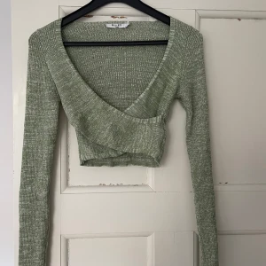 Ny topp i omlott från NAKD - Helt ny topp, passar stl S