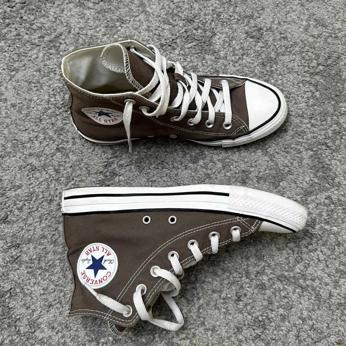 Grå/bruna converse!