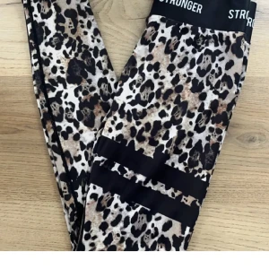 Stronger tights nyskick - Snygga tights från stronger. Använd ett fåtal ggr