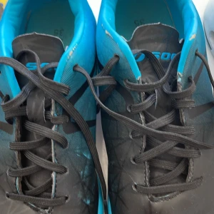 Fotbollsskor Soc/ adidas - Soc storlek 35 Adidas strl 36,5