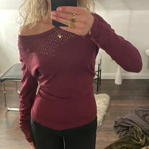 Tröja  - Supersöt tröja, virkad över bröstet 💕🍸