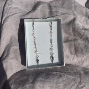 Mermaid spike silver örhängen  - 39kr per par, finns flera i lager😊 kolla gärna in min instragram där jag främst sköter försäljningen 🤍 fler liknande smycken hittar ni på min sida 🥰