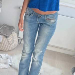 Lågmidjade jeans som är straight leg, från Tommy Hilfiger 