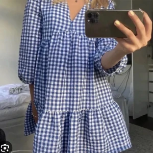 Zaraklänning - Superfin klänning från zara. Jättefint skick🩷