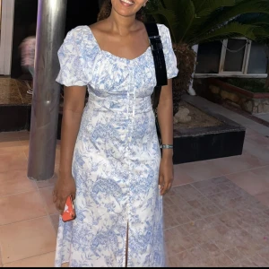 Sommar klänning  - Använt endast några gånger. Storlek M passar även S