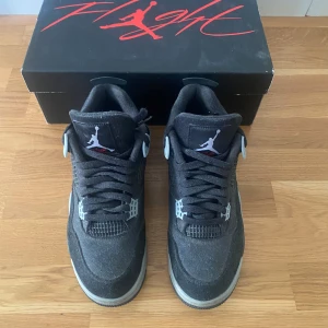 Jordan 4 - Säljer mina Jordan 4, inga defekter, säljer dom för kommer inte till nån användning