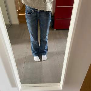 Superfina lågmidjade jeans från diesel i nyskick 💞 midjemått rakt över: 39 cm, innebenslängd: 75 cm💗