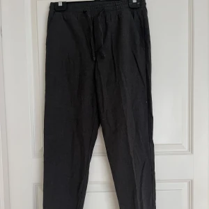 Stiliga kostymbyxor  - Fina kostymbyxor med ett skönt matrial aldrig andvänt