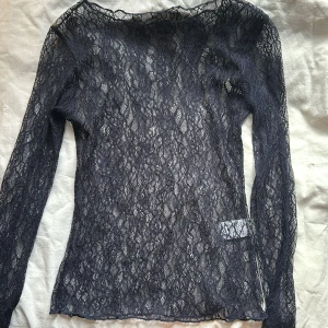 Spets tröja - skit snygg spets tröja från missay. Kommer tyvärr inte till nån användning. Använd minst 2 ggr. Fler bilder kan skickas om önskad❤️