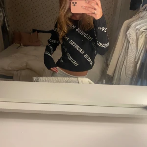 tröja - supersnygg tröja från madlady med trycker ”madness” över! I storlek S! använd ett fåtal gånger💗💗