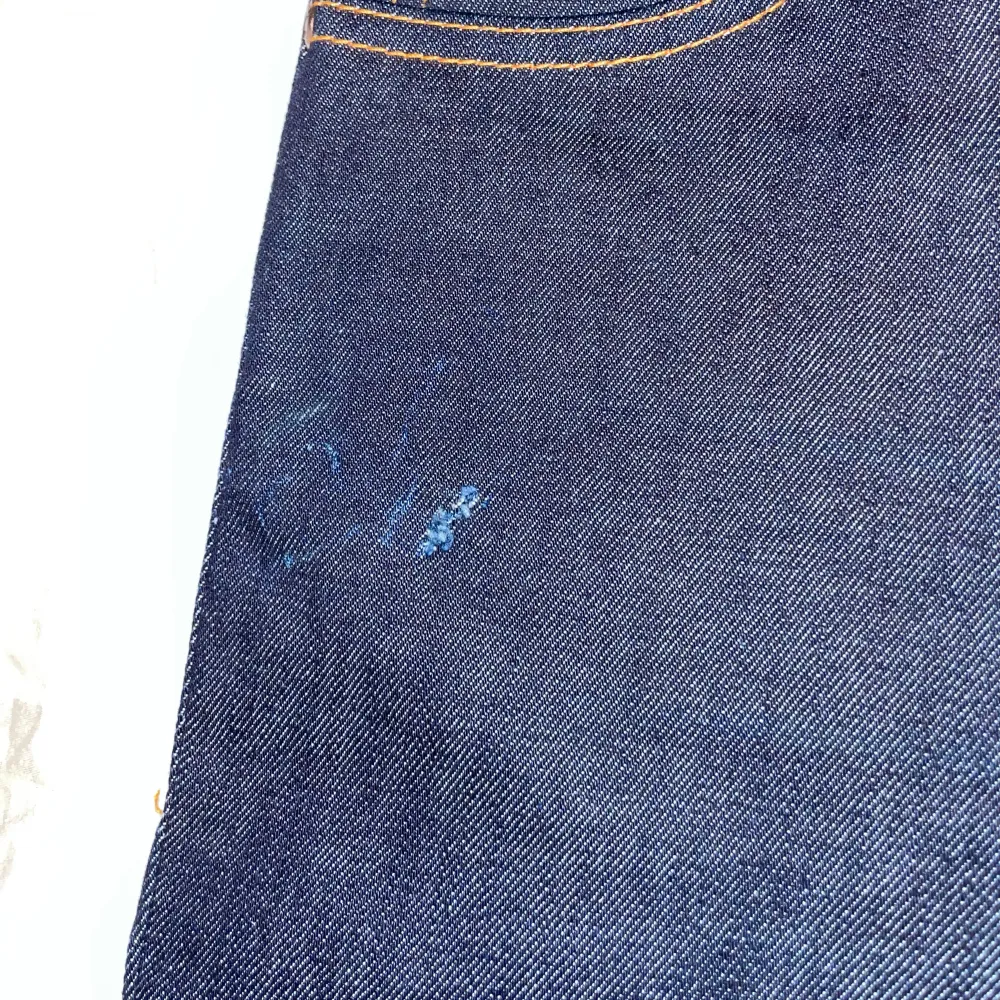 Super fina Nudie jeans i bra skick  Finns en skavank, Bild finns Storlek 29/32 Nypris-1500kr Säljer pga att de ej passar mig Vid minsta fundering ör det bara att skriva, svarar snabbt, Mvh David. Jeans & Byxor.
