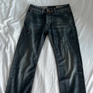Jacob Cohen jeans  - Jacob Cohen jeans  Storlek 30/34 men små i storleken, skick är väldigt bra 👍  Nypris: 5000kr vårt pris: 1299kr🍾
