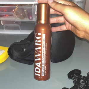 Ida warg brun utan sol - En brun utan sol mousse från Ida Warg. Är i färgen extra dark. Är använd en gång och nypris är 200kr. Säljer då jag fick den i present men inte använder brun utan sol. Köparen står för frakten ❤️