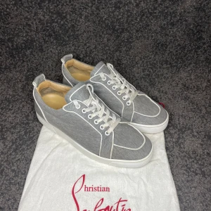 Christian Louboutin  - Skick 8,5/10 dustbag finns