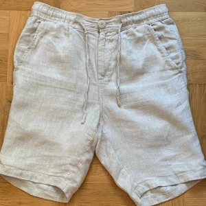 Linneshorts  - Jag säljer mina gamla linneshorts från knowledge cotton apparel. Nypris 1000kr