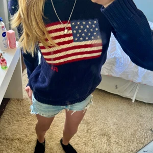 Ralph Lauren tröja - Ralph Lauren tröja med huva i stl 14-16 år. 