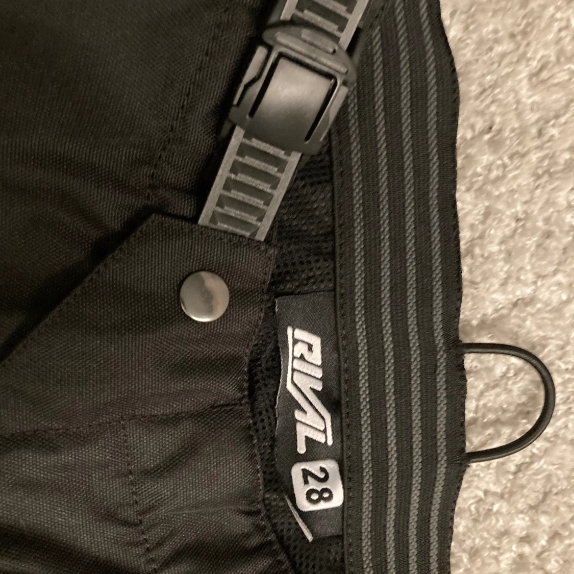 Cross byxor raven  - 90