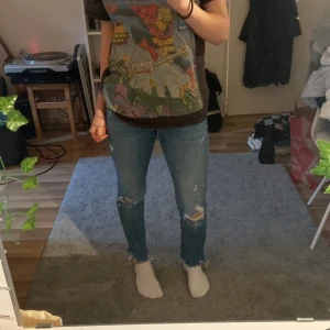 Håliga jeans - Håliga blåa jeans🥰