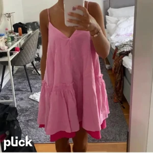 SÖKES KLÄNNING/TOPP FRÅN COS - Söker klänningen på bilden som är från cos. Söker xs-m