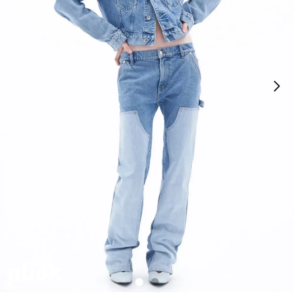 Säljer världens snyggaste jeans, som tyvärr inte har använts. Endast använda en gång.   Nypris 2900kr. Säljer för 1500kr.   Strl 36 . Jeans & Byxor.