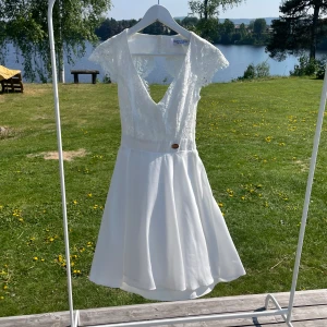 Student klänning - Stl XS  Fint skick, använd 1 gång.  Student klänning!