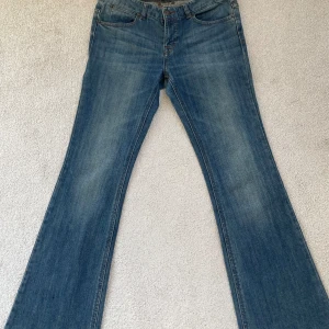 Lågmidjade jeans - Lågmidjade bootcut jeans!
