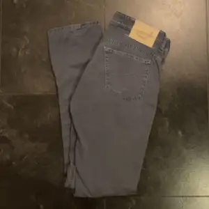 Säljer dessa sköna Jacob Cohën jeansen i en blå/grå färg. Skicket är 9/10 inga stora skador✅ Nypris över 4000kr💸