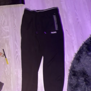 Sköna Hugo boss byxor  - Feta Hugo boss byxor perfekt till sommaren