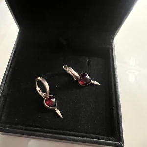 Maria Nilsdotter - Endast öppen för byten mot andra Maria smycken!! 😍Nypris för båda örhängena: 5600kr