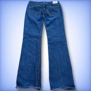 True Religion jeans - Ett par fina straight True Religion jeans i ett jätte fint skick!  Hör av dig ifall du har frågor!💙