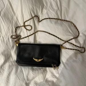 Zadig & voltaire väskan  - Säljer den här super fina Zadig väska, då den inte har kommit till användning. Har använts få tal gånger så är i JÄTTE bra skick💗💗