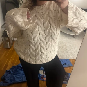 Stickad tröja - Stickad tröja från Gina, aldrig använd ❤️