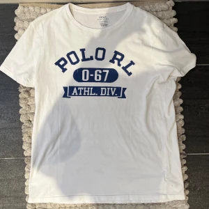 Polo Ralph Lauren T-Shirt - Snygg t-shirt från Ralph Lauren i fint skick || Storlek: L passar M ||