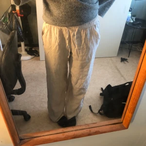 Linnebyxor  - Köpt linnebyxor från Gekås Ullared jätte fina men för stora och som jag ej kan lämna tillbaka, aldrig använda har prislapp kvar. 249kr som i butik, frakt bjuder ja på💞