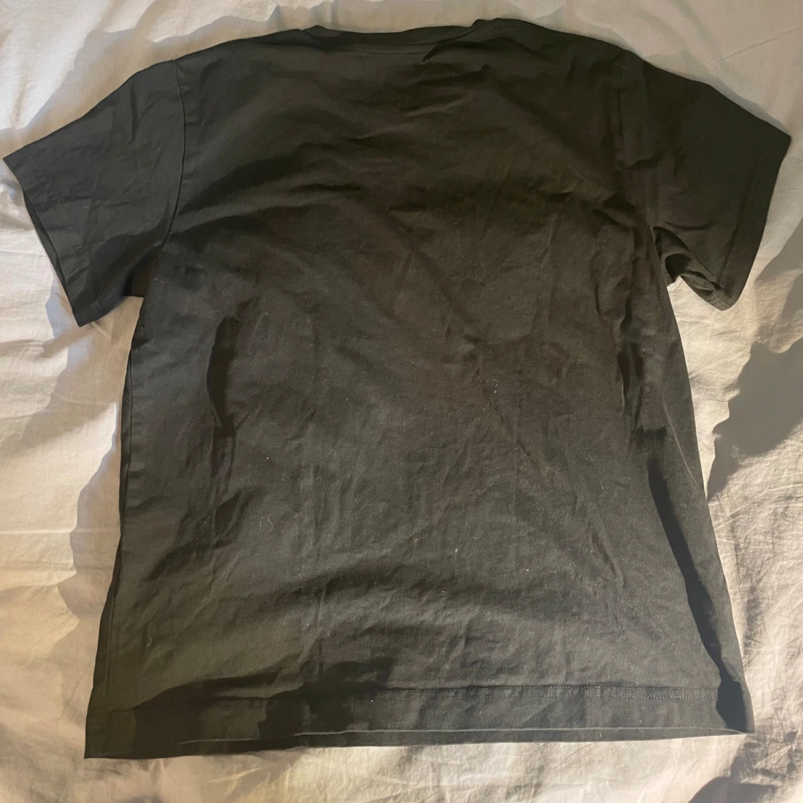 Svart t-shirt med tryck  - 90