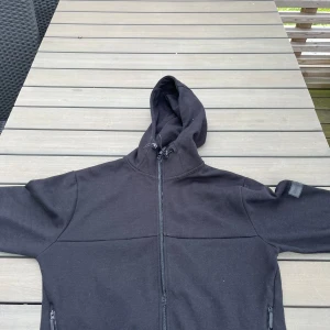 NoReligion Lucas zip hoodie - Noreligon zip hoodie använd ungefär 3 gånger. Säljer för att inte min stil längre