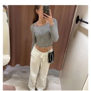 Vita linnebyxor - Snygga, helt nya endast testa vita linnebyxor i storlek S, obs lånad bild