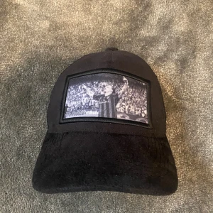 Zlatan Velvet Keps - Zlatan Velvet keps från Beretto. Skicka 10/10 knappt använt. Kontakta vid minsta fråga!