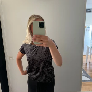 Tröja  - Fin tröja från Vero Moda i storlek small, helt oanvänd.