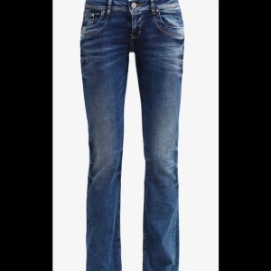LTB valerie bootcut jeans  - Jättefina ltb jeans som är i nyskick då jag bara använt dom två gånger!💞 kontakta mig för fler bilder